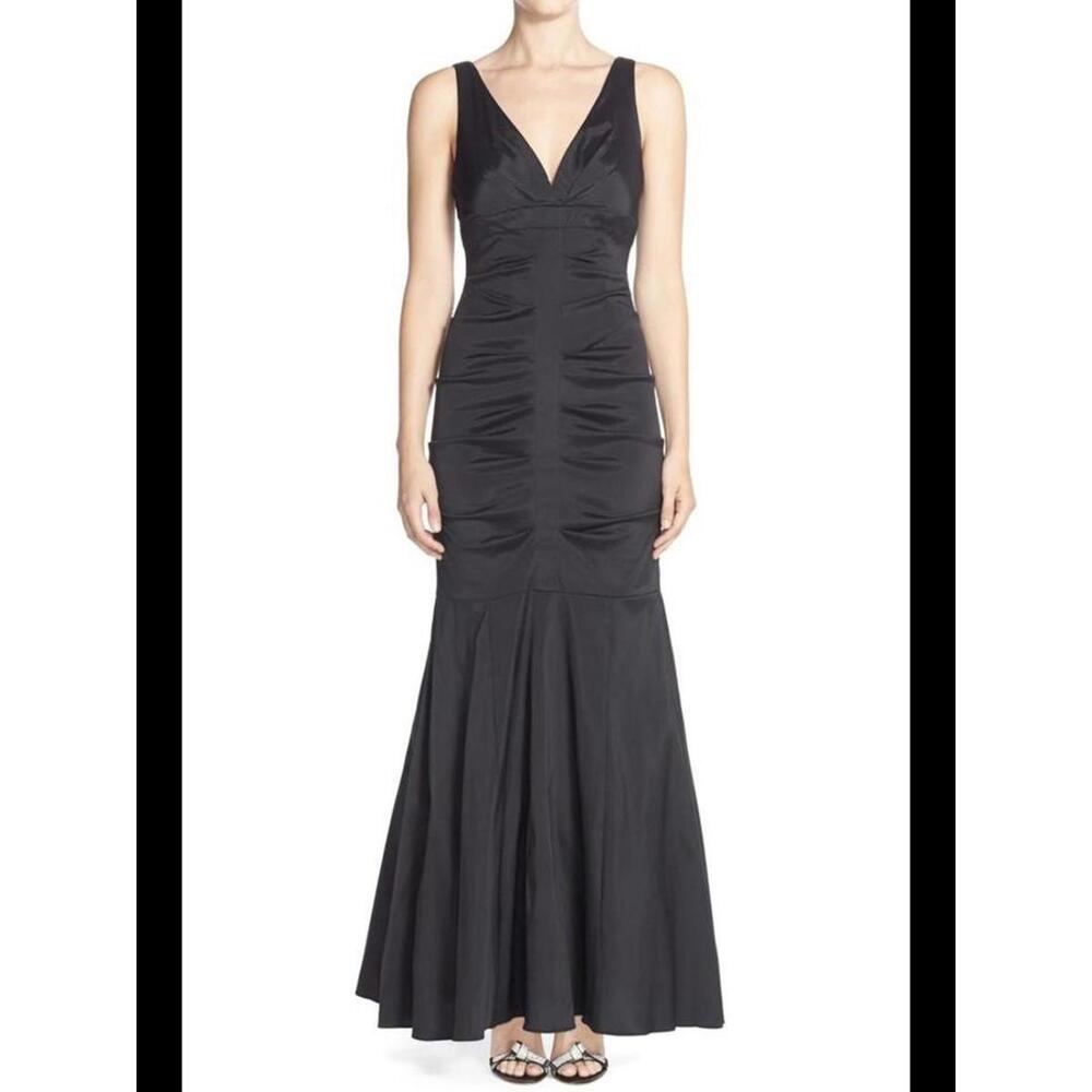 long black ruched mermaid dress! 🖤